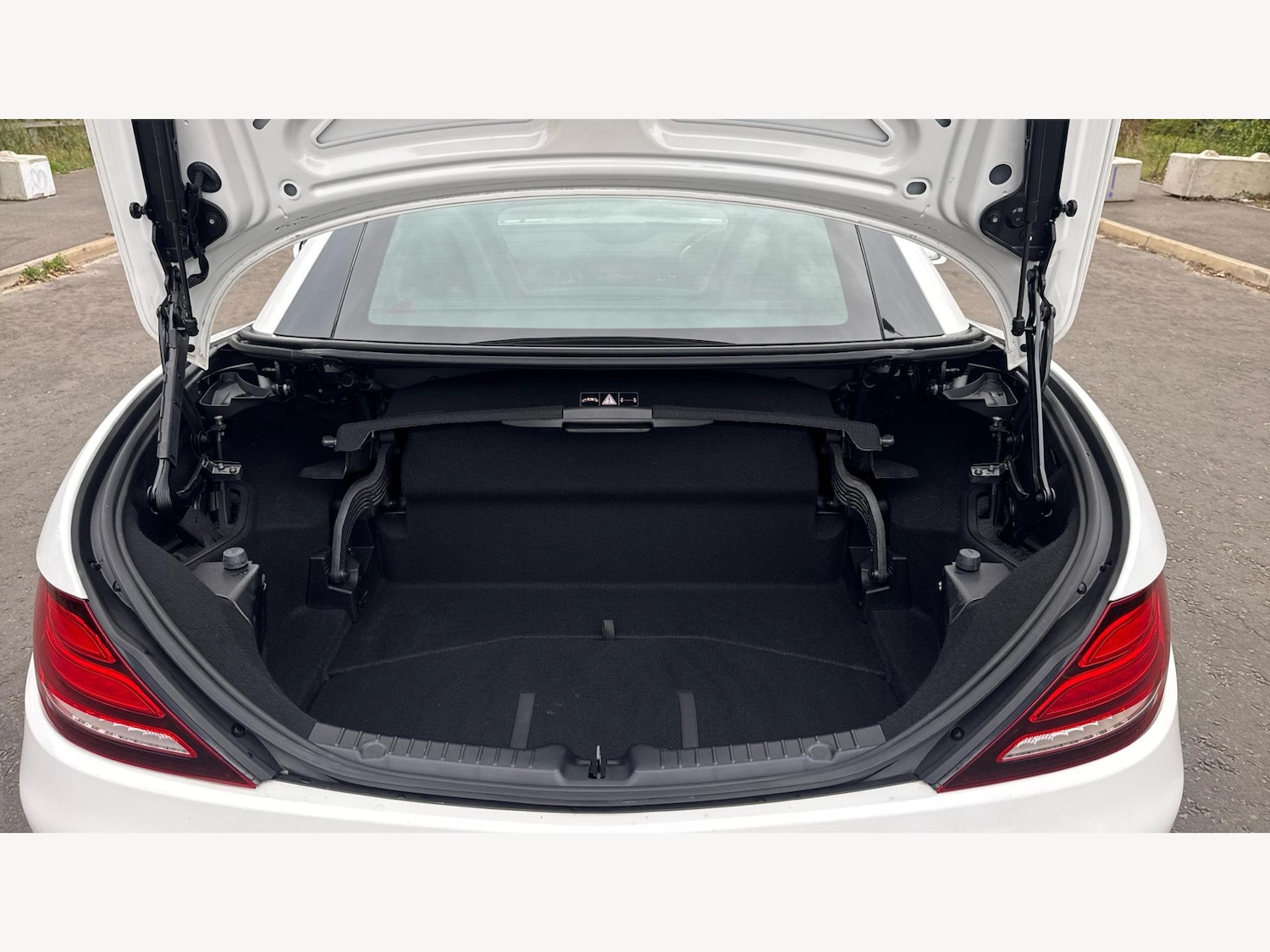 Used Mercedes-Benz SLC 2017 for sale - 76138271: Photo 16