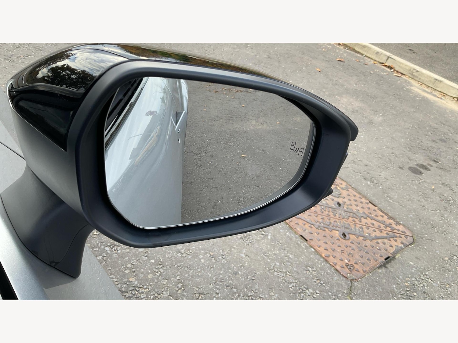 Used Toyota C-HR 2025 for sale - 76512596: Photo 25