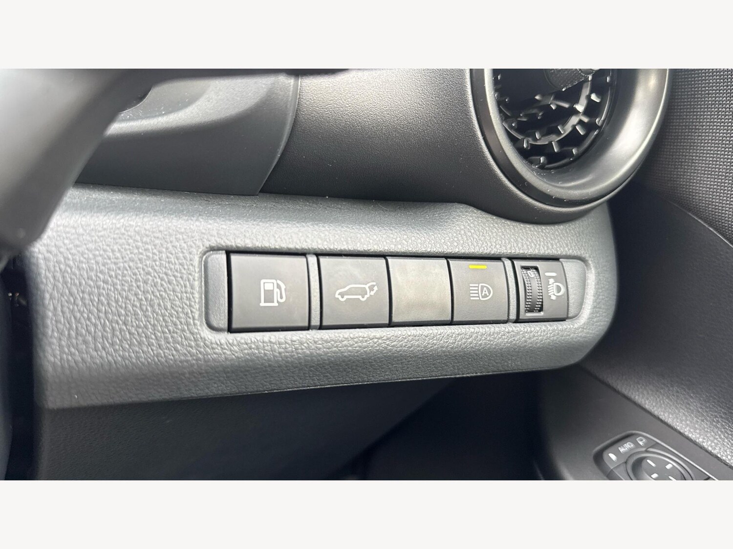 Used Toyota C-HR 2025 for sale - 77612736: Photo 29