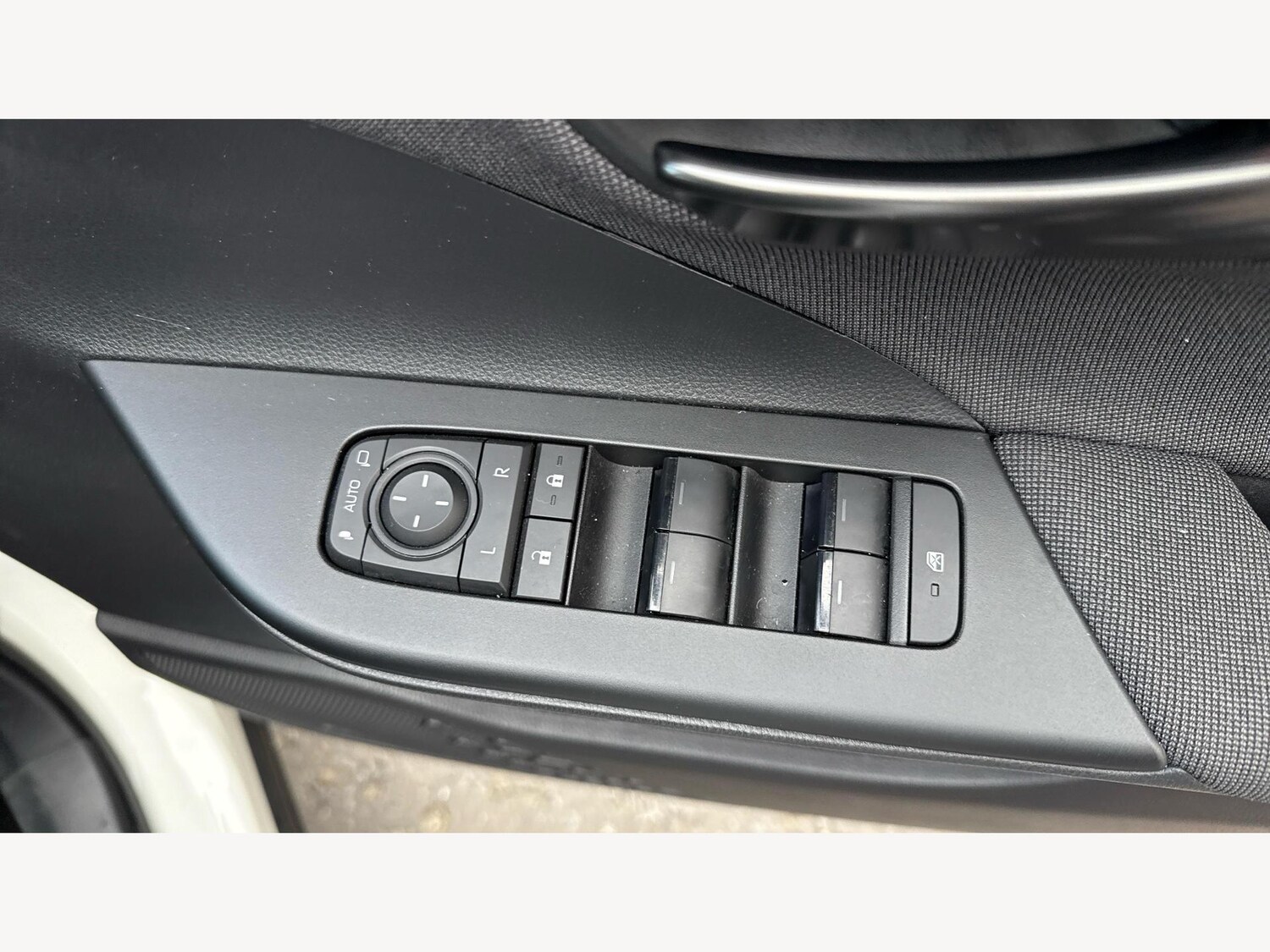 Used Toyota C-HR 2024 for sale - 77783412: Photo 24