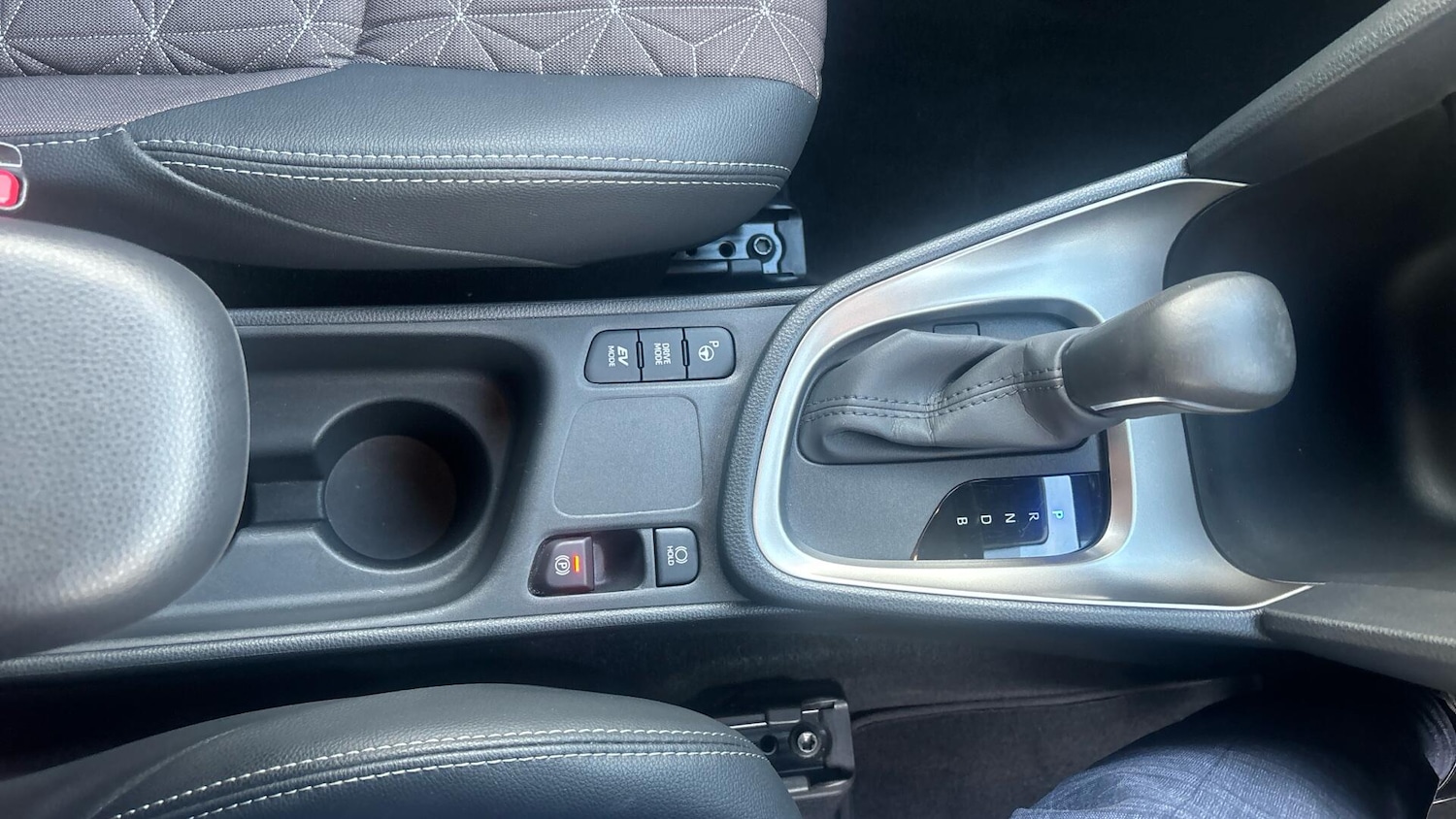 Used Toyota Yaris Cross 2024 for sale - 76528063: Photo 39