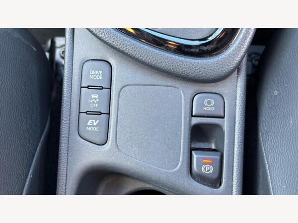 Used Toyota Yaris 2021 for sale - 76158993: Photo 32