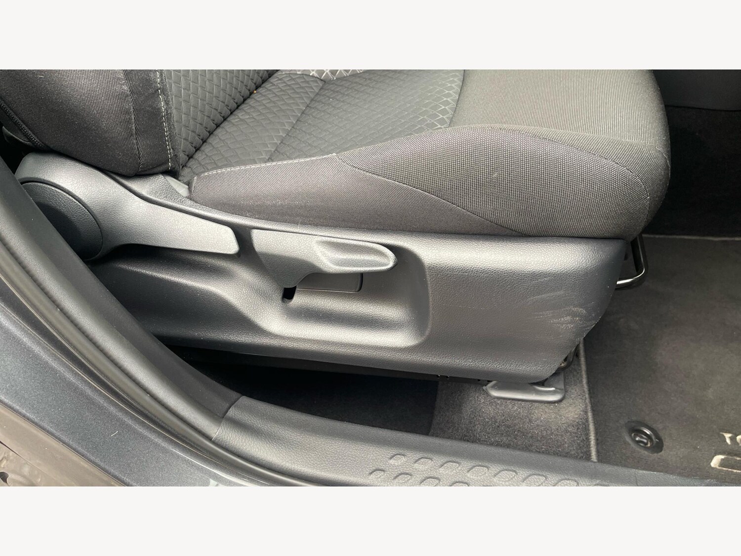 Used Toyota C-HR 2023 for sale - 76485098: Photo 31