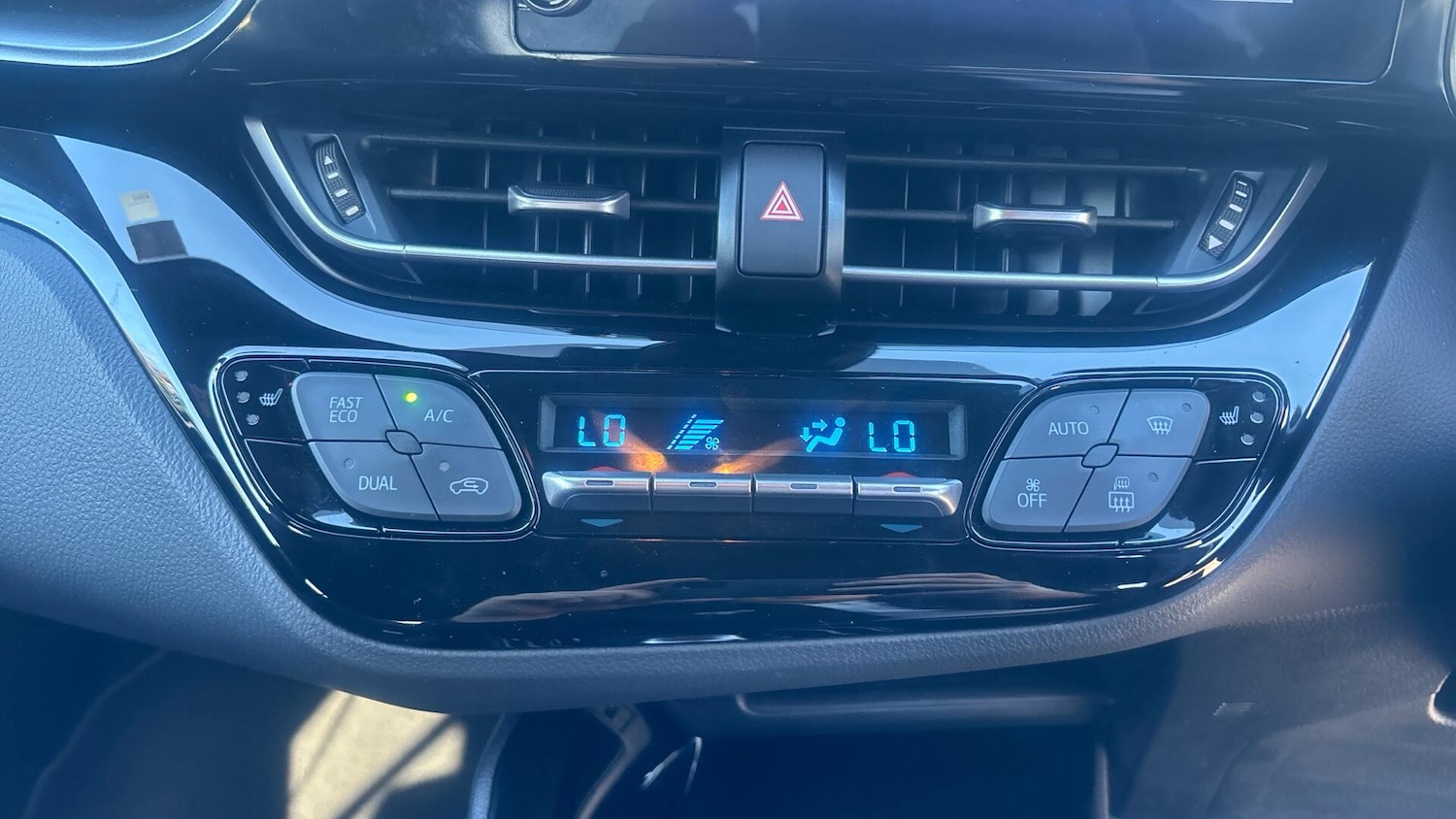 Used Toyota C-HR 2023 for sale - 76512057: Photo 34