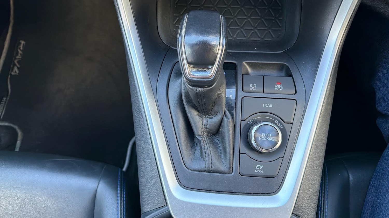 Used Toyota RAV4 2020 for sale - 77612041: Photo 38