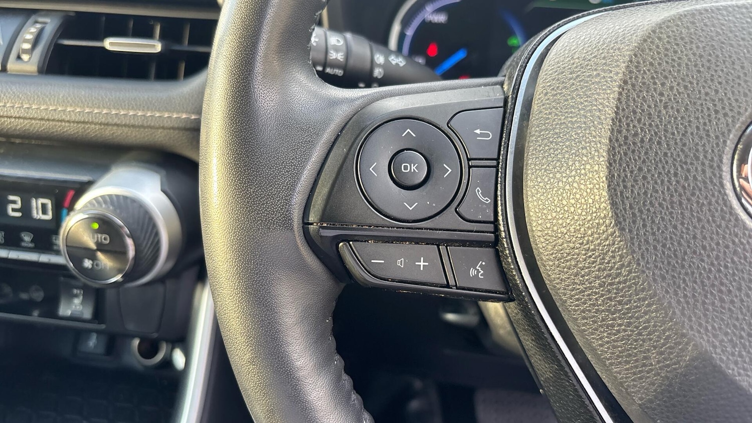 Used Toyota RAV4 2019 for sale - 76632862: Photo 38