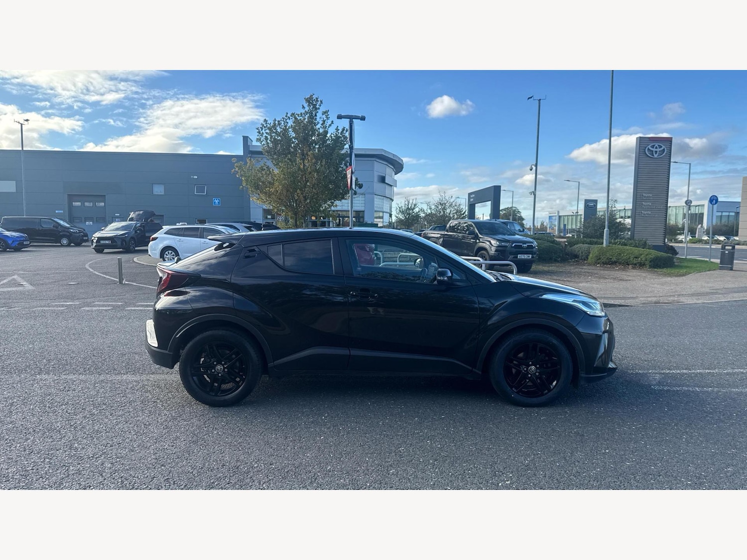Used Toyota C-HR 2023 for sale - 76409486: Photo 18