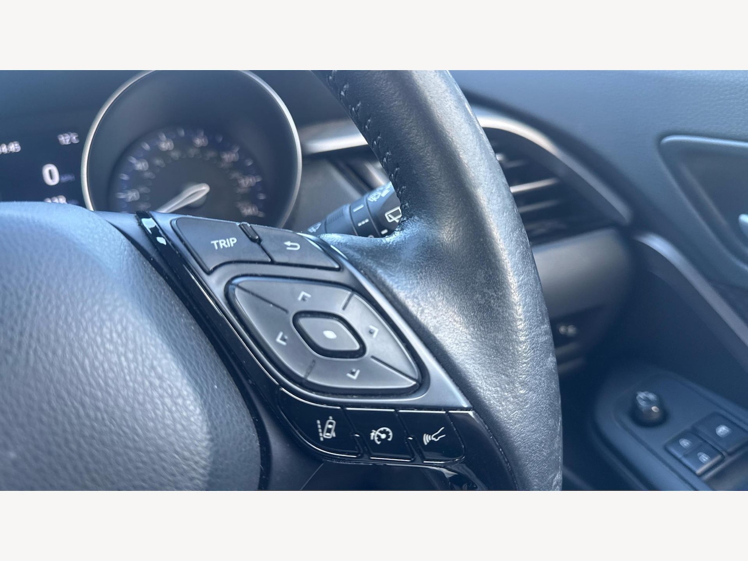 Used Toyota C-HR 2023 for sale - 76409486: Photo 24