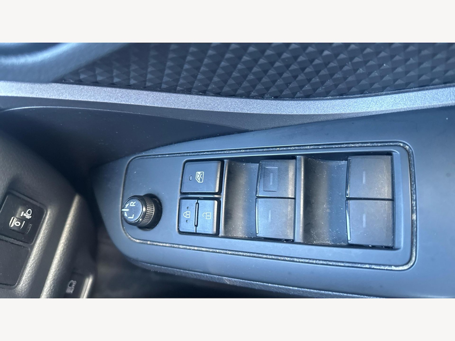 Used Toyota C-HR 2023 for sale - 76409486: Photo 26