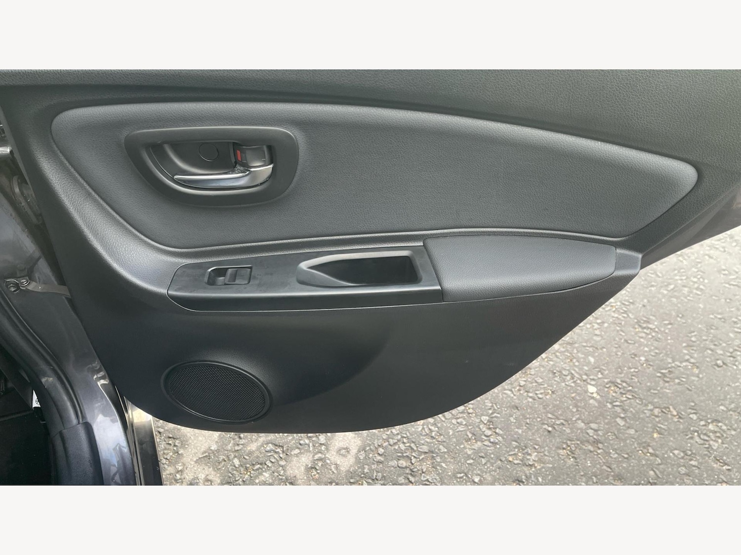 Used Toyota Yaris 2015 for sale - 77387522: Photo 28