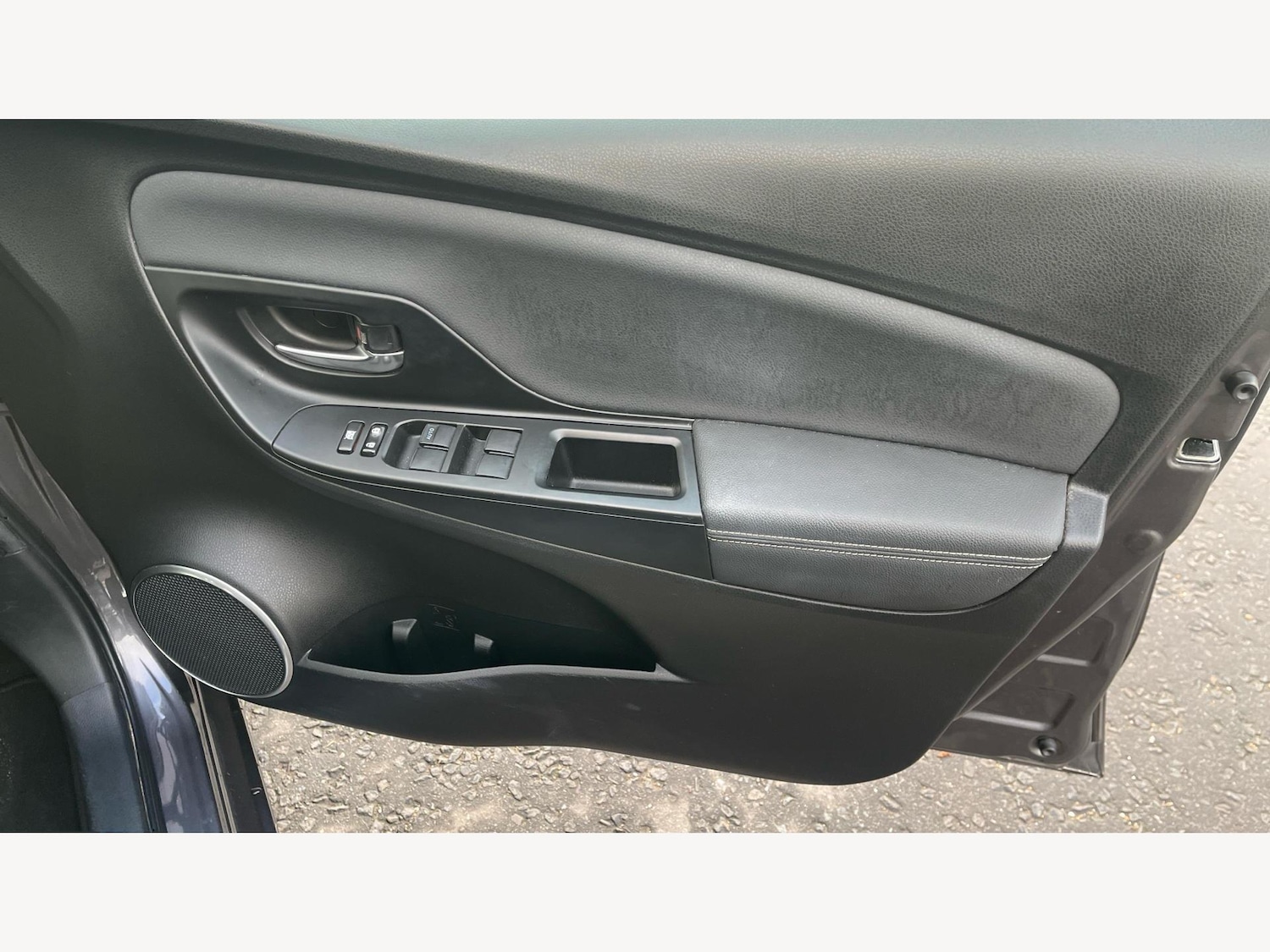 Used Toyota Yaris 2015 for sale - 77387522: Photo 29