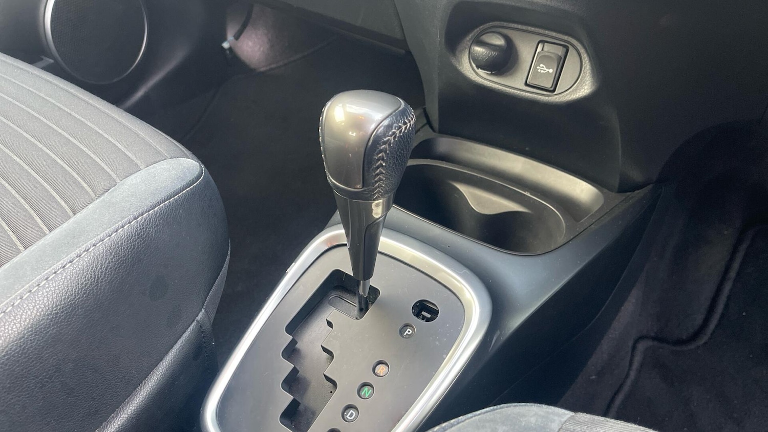 Used Toyota Yaris 2015 for sale - 77387522: Photo 38