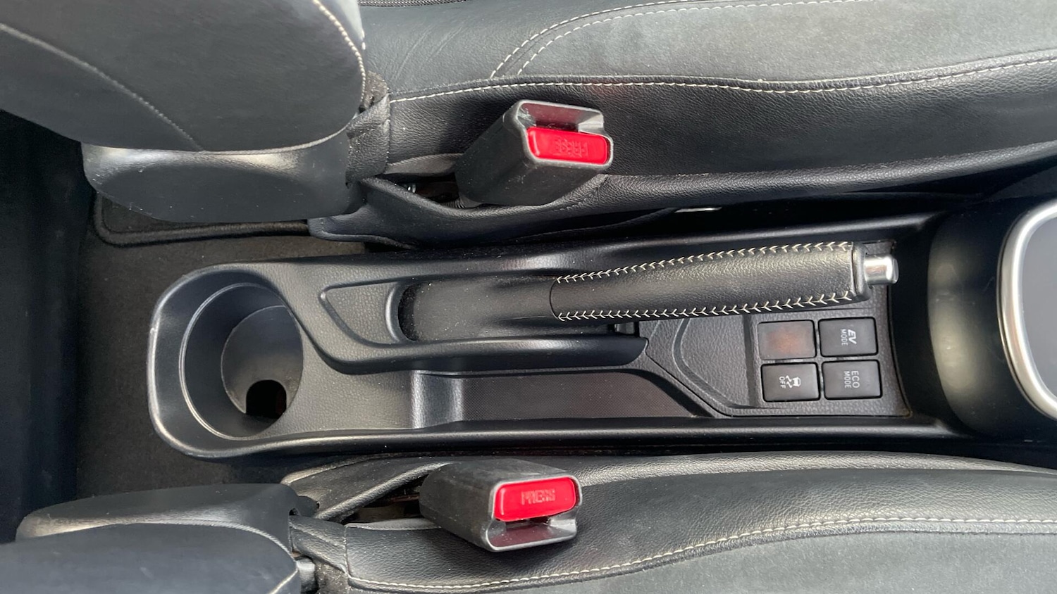 Used Toyota Yaris 2015 for sale - 77387522: Photo 39