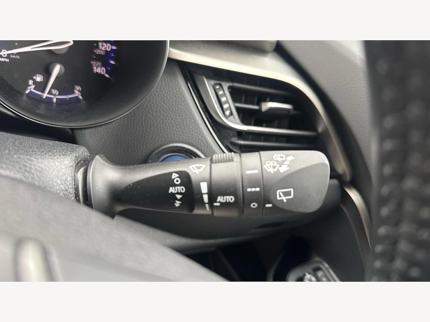 Used Toyota C-HR 2022 for sale - 76781953: Photo 30