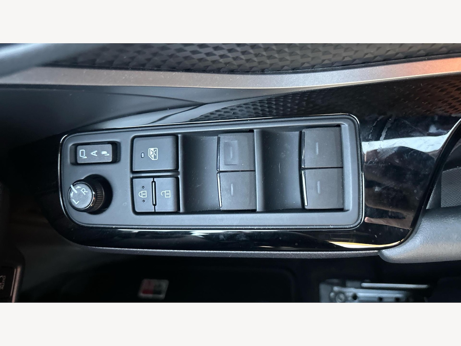 Used Toyota C-HR 2023 for sale - 76689740: Photo 27