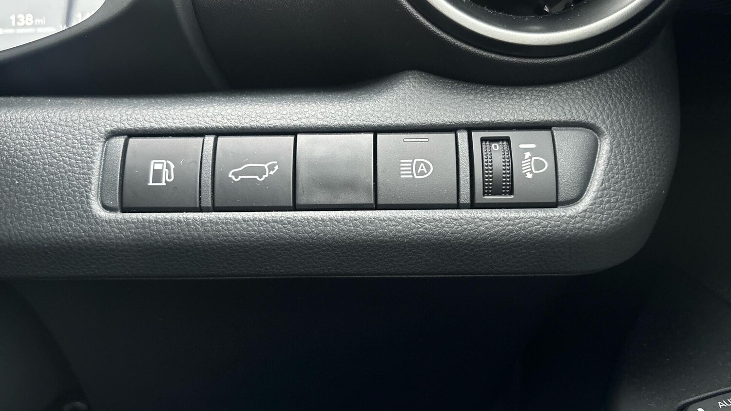 Used Toyota C-HR 2025 for sale - 77216172: Photo 32