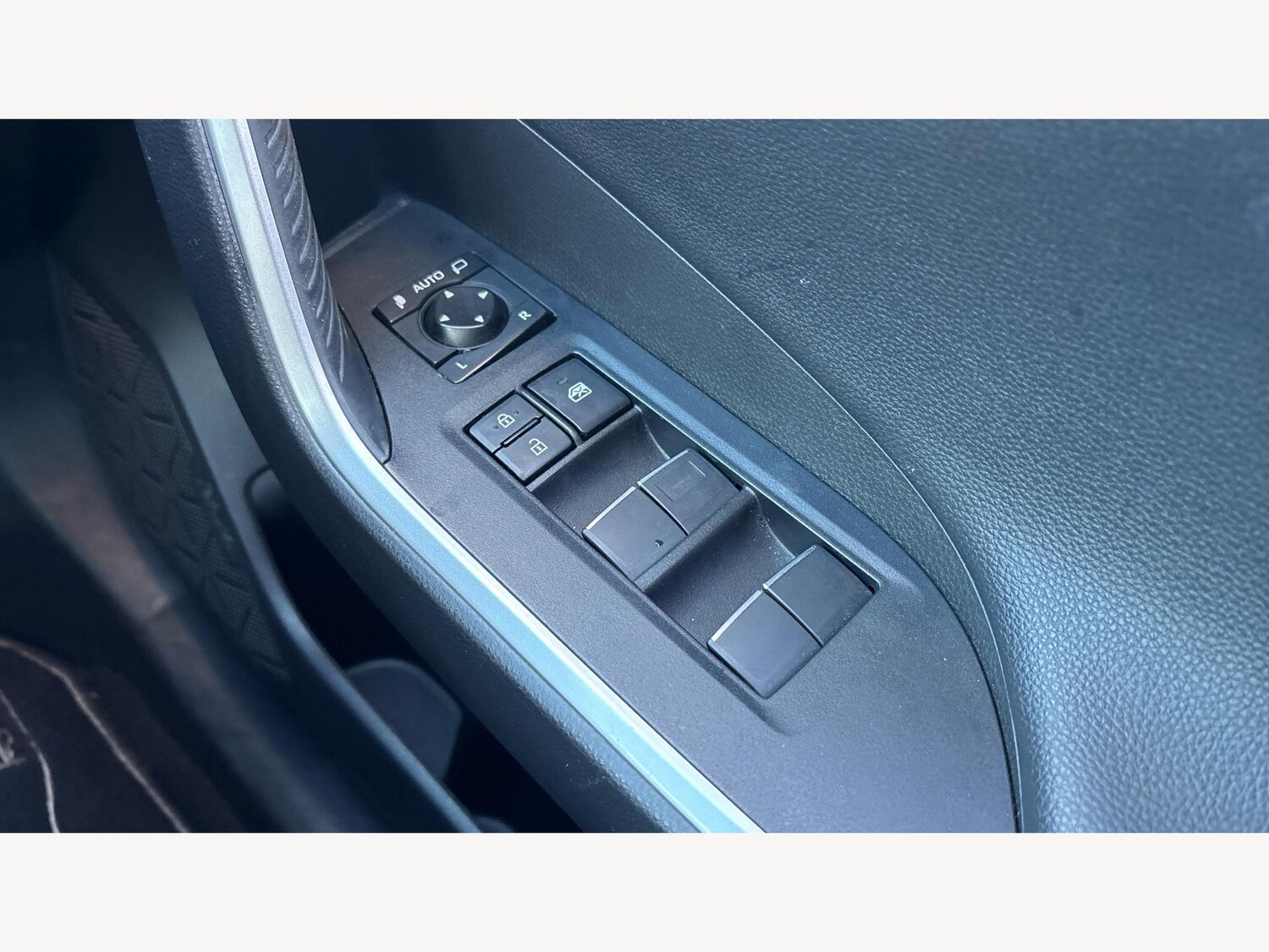 Used Toyota RAV4 2020 for sale - 76935958: Photo 32