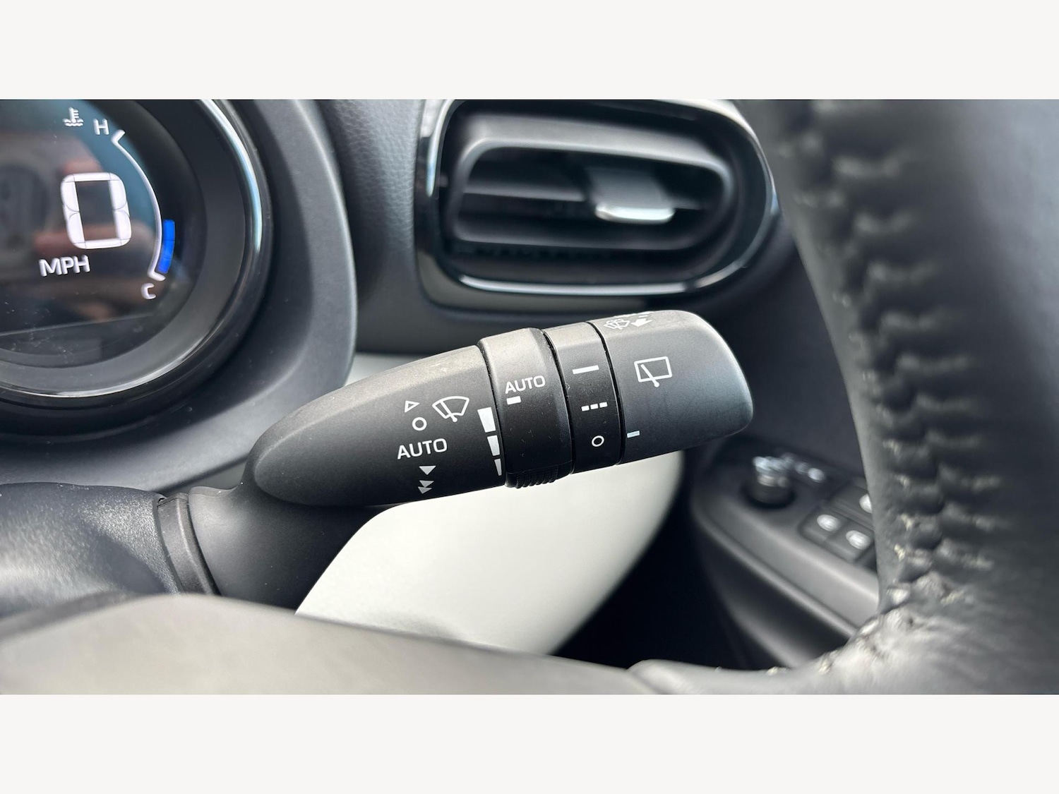 Used Toyota Yaris 2022 for sale - 76886122: Photo 25