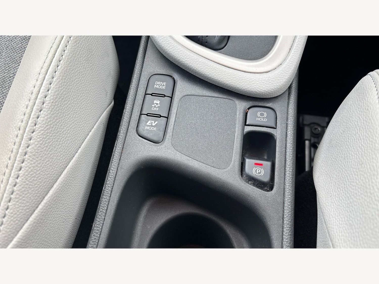 Used Toyota Yaris 2022 for sale - 76886122: Photo 32