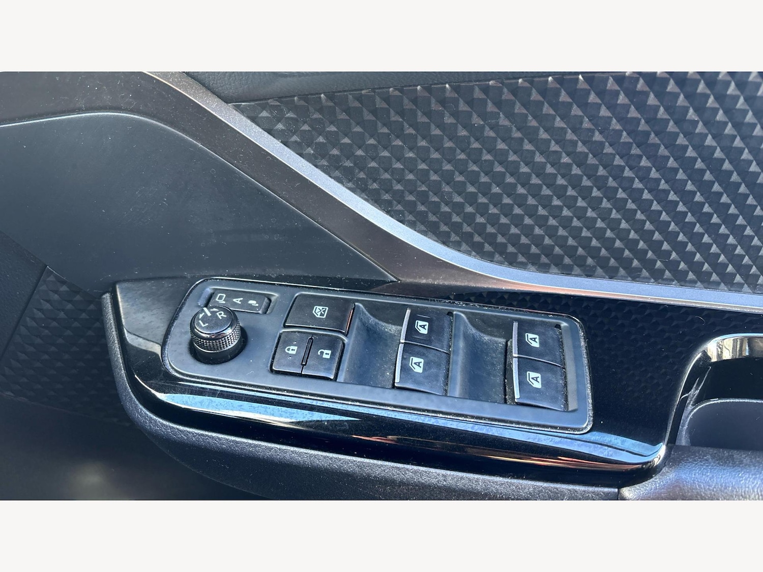 Used Toyota C-HR 2019 for sale - 76388722: Photo 32