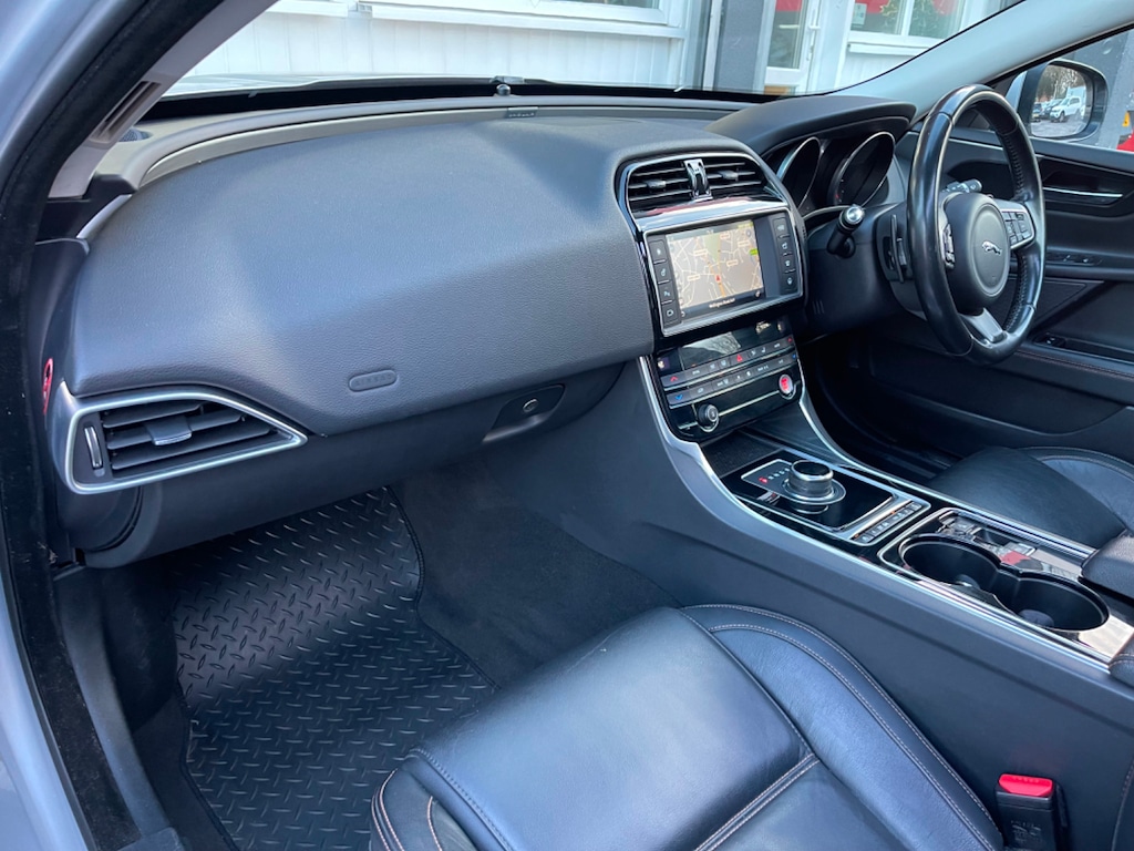 Used Jaguar XE 2017 for sale - 76640623: Photo 19