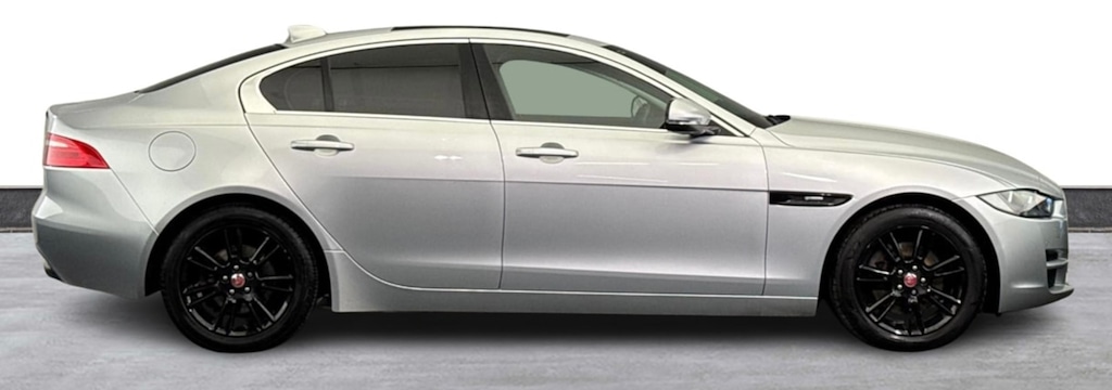 Used Jaguar XE 2017 for sale - 76640623: Photo 2