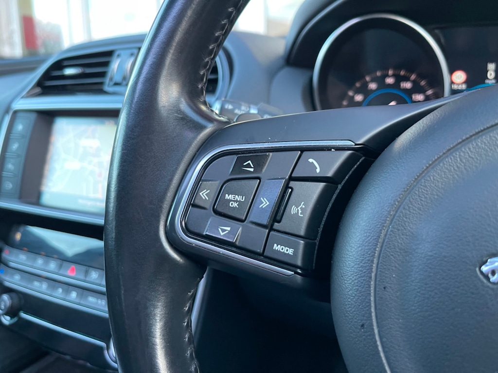 Used Jaguar XE 2017 for sale - 76640623: Photo 23