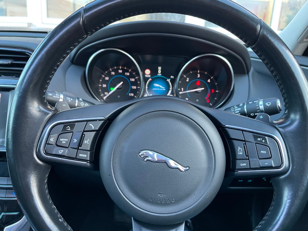 Used Jaguar XE 2017 for sale - 76640623: Photo 27