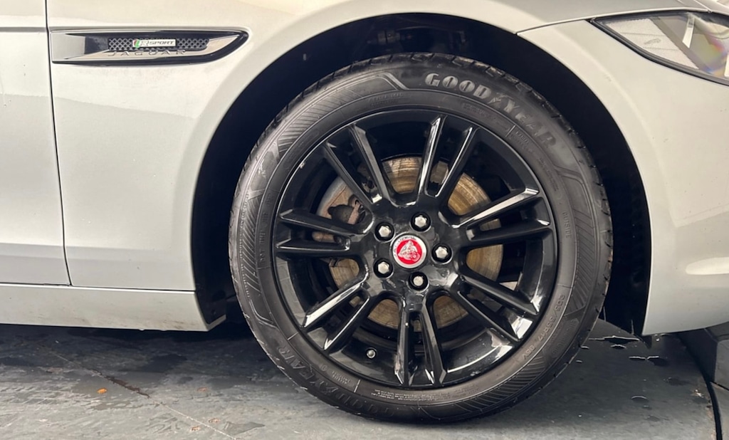 Used Jaguar XE 2017 for sale - 76640623: Photo 3