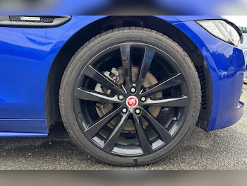 Used Jaguar XE 2018 for sale - 75742897: Photo