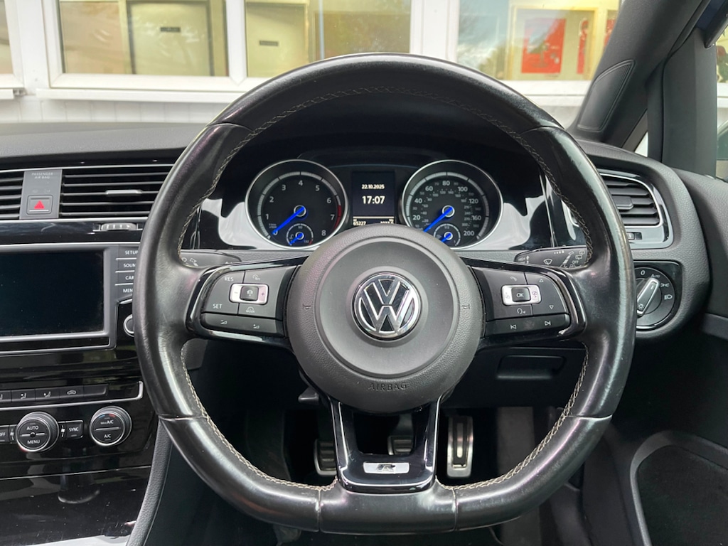 Used Volkswagen Golf 2015 for sale - 76351132: Photo 24