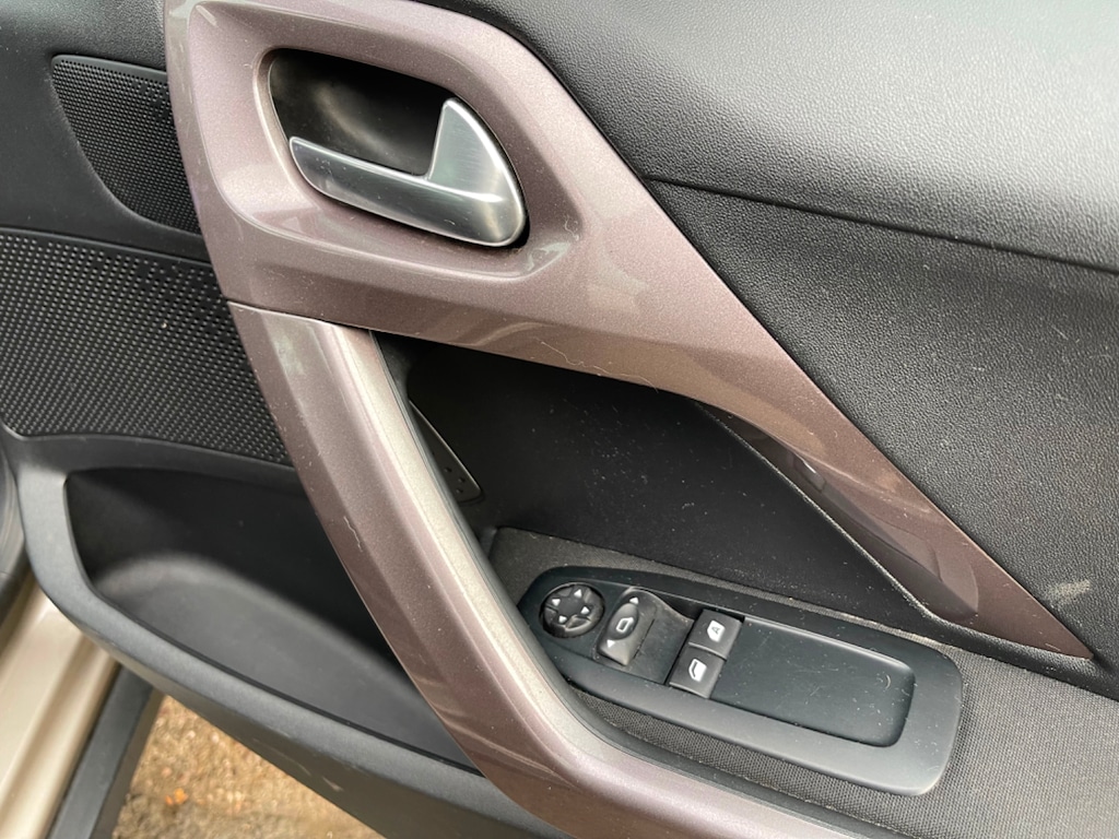 Used Peugeot 2008 2015 for sale - 76086915: Photo 9