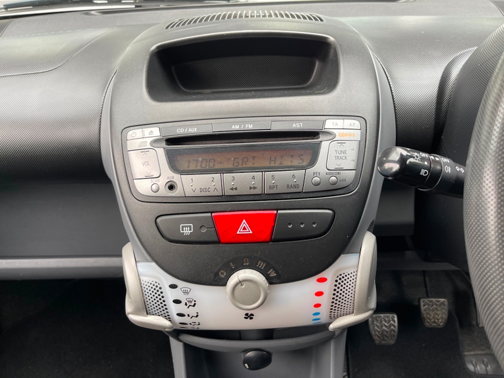 Used Peugeot 107 2010 for sale - 76092188: Photo 16