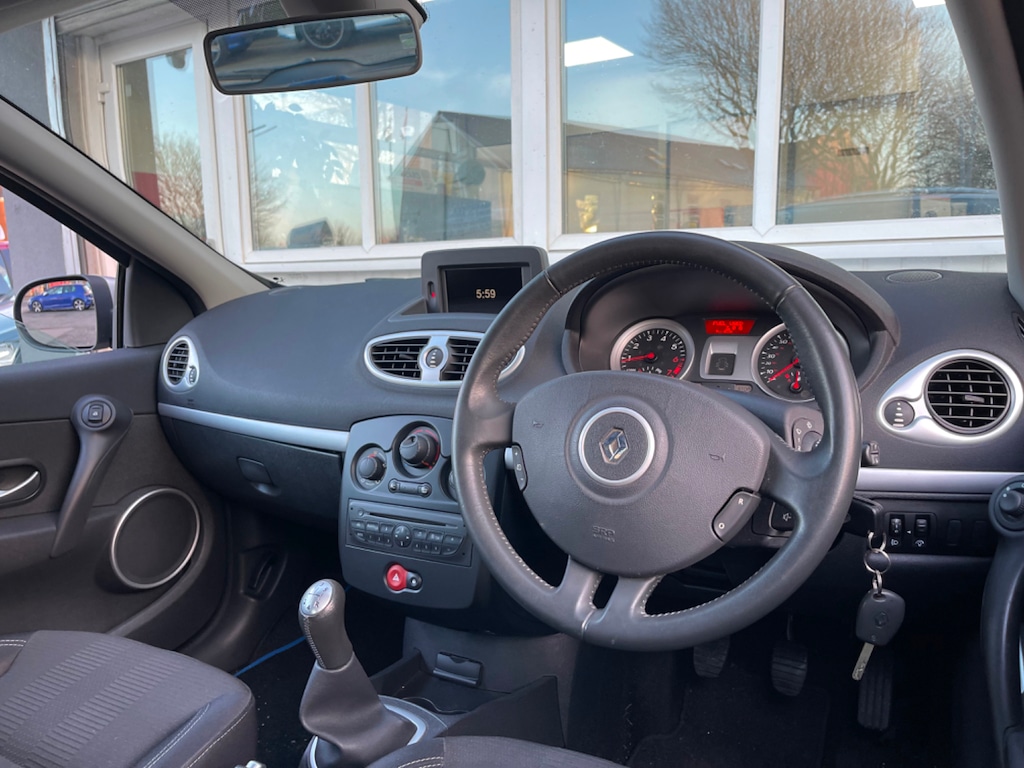 Used Renault Clio 2010 for sale - 77576747: Photo 12