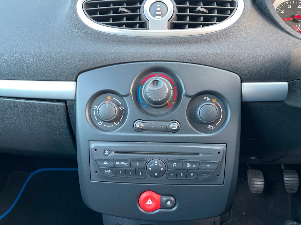 Used Renault Clio 2010 for sale - 77576747: Photo 14