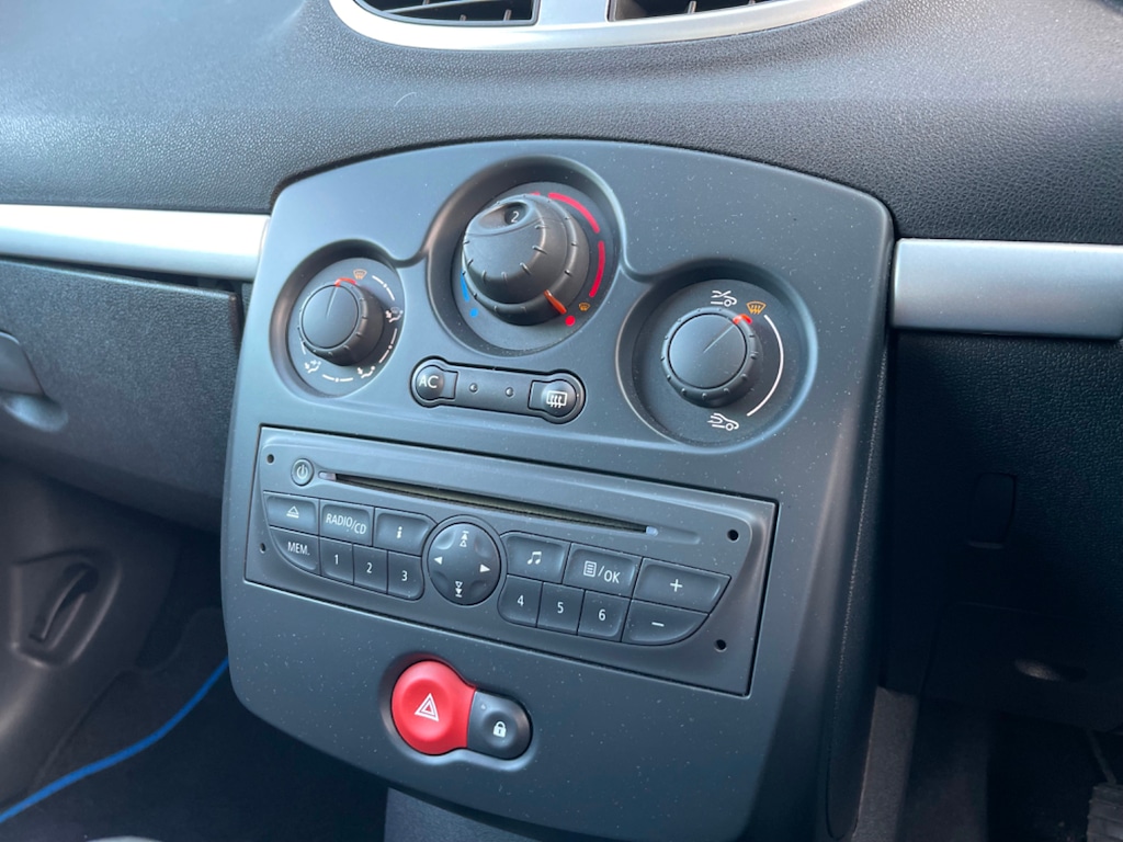Used Renault Clio 2010 for sale - 77576747: Photo 16