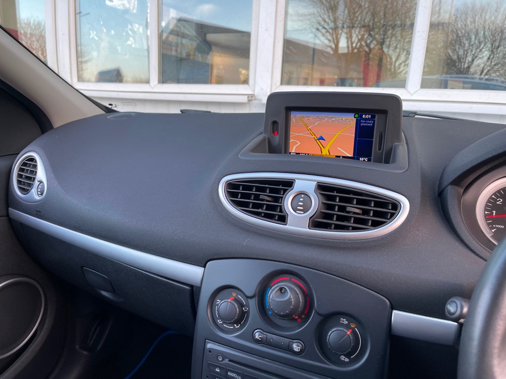 Used Renault Clio 2010 for sale - 77576747: Photo 17