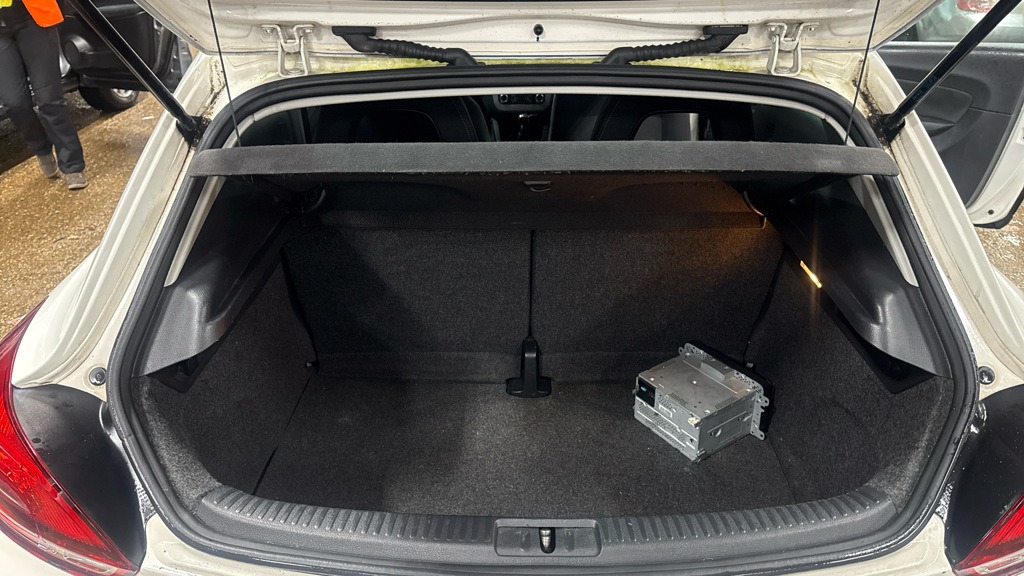 Used Volkswagen Scirocco 2011 for sale - 77456581: Photo 7