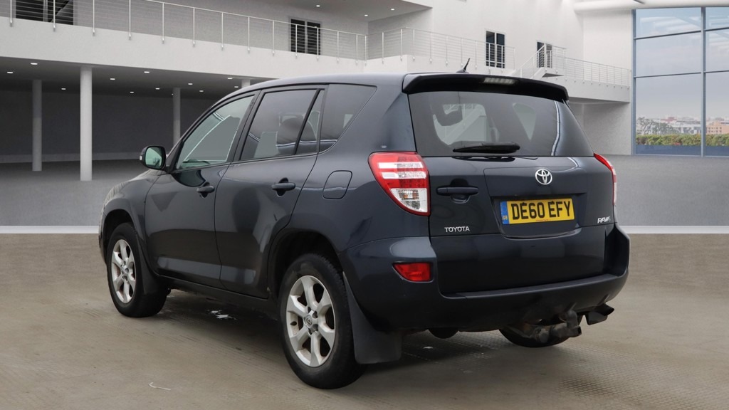 Used Toyota RAV4 2010 for sale - 76384745: Photo 3
