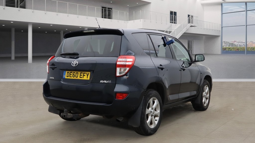 Used Toyota RAV4 2010 for sale - 76384745: Photo 4