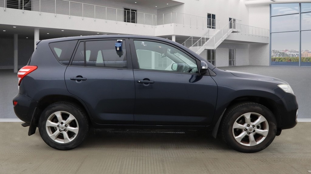 Used Toyota RAV4 2010 for sale - 76384745: Photo 5