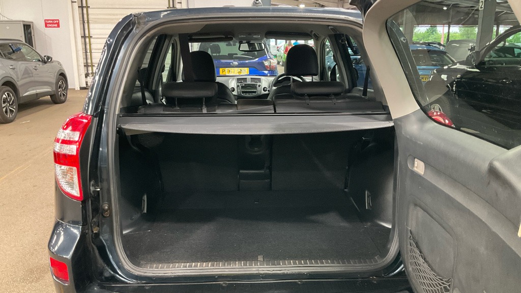 Used Toyota RAV4 2010 for sale - 76384745: Photo 7