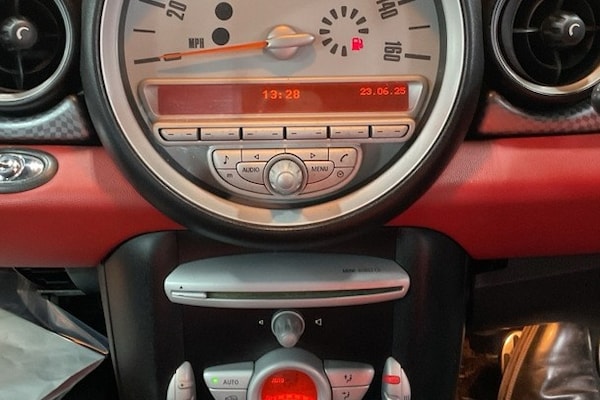 Used MINI Convertible 2009 for sale - 76225346: Photo 9
