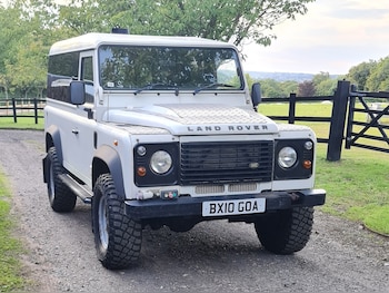 Used Land Rover Defender 2010 for sale - 79347367: Photo