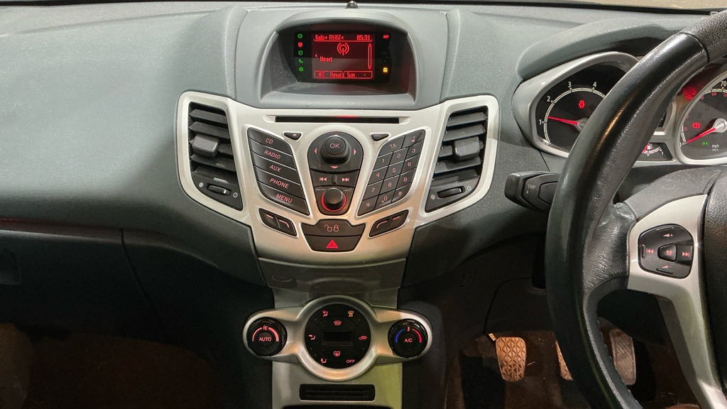 Used Ford Fiesta 2010 for sale - 76778141: Photo 12