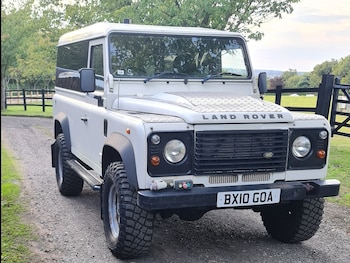 Land Rover Defender feature image