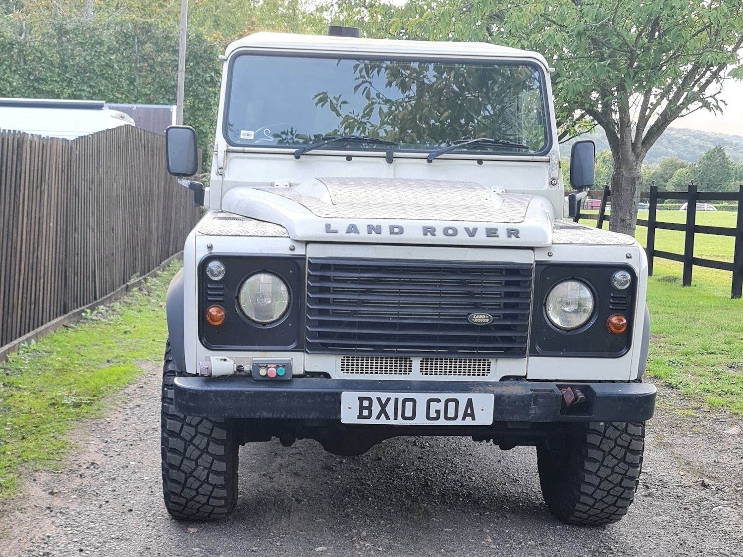 Used Land Rover Defender 2010 for sale - 77998802: Photo 2