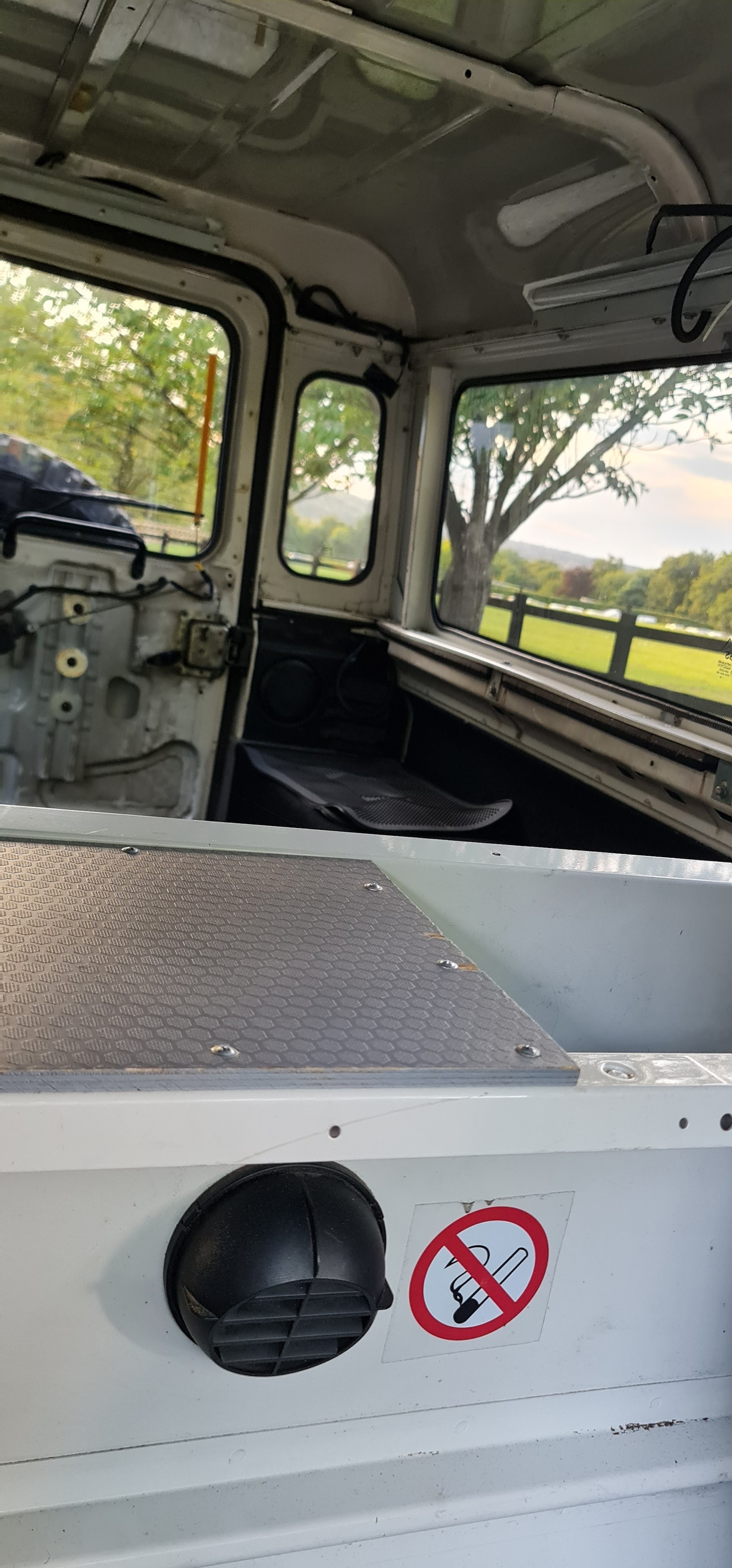 Used Land Rover Defender 2010 for sale - 76384936: Photo 12