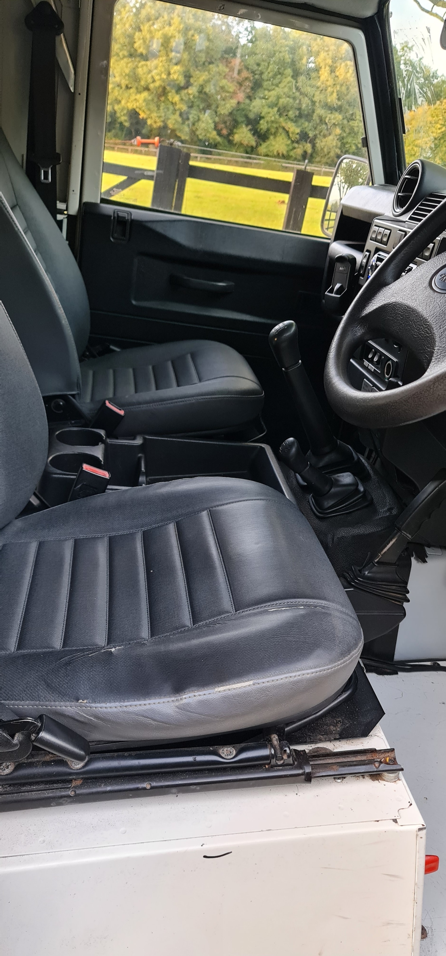 Used Land Rover Defender 2010 for sale - 76384936: Photo 14