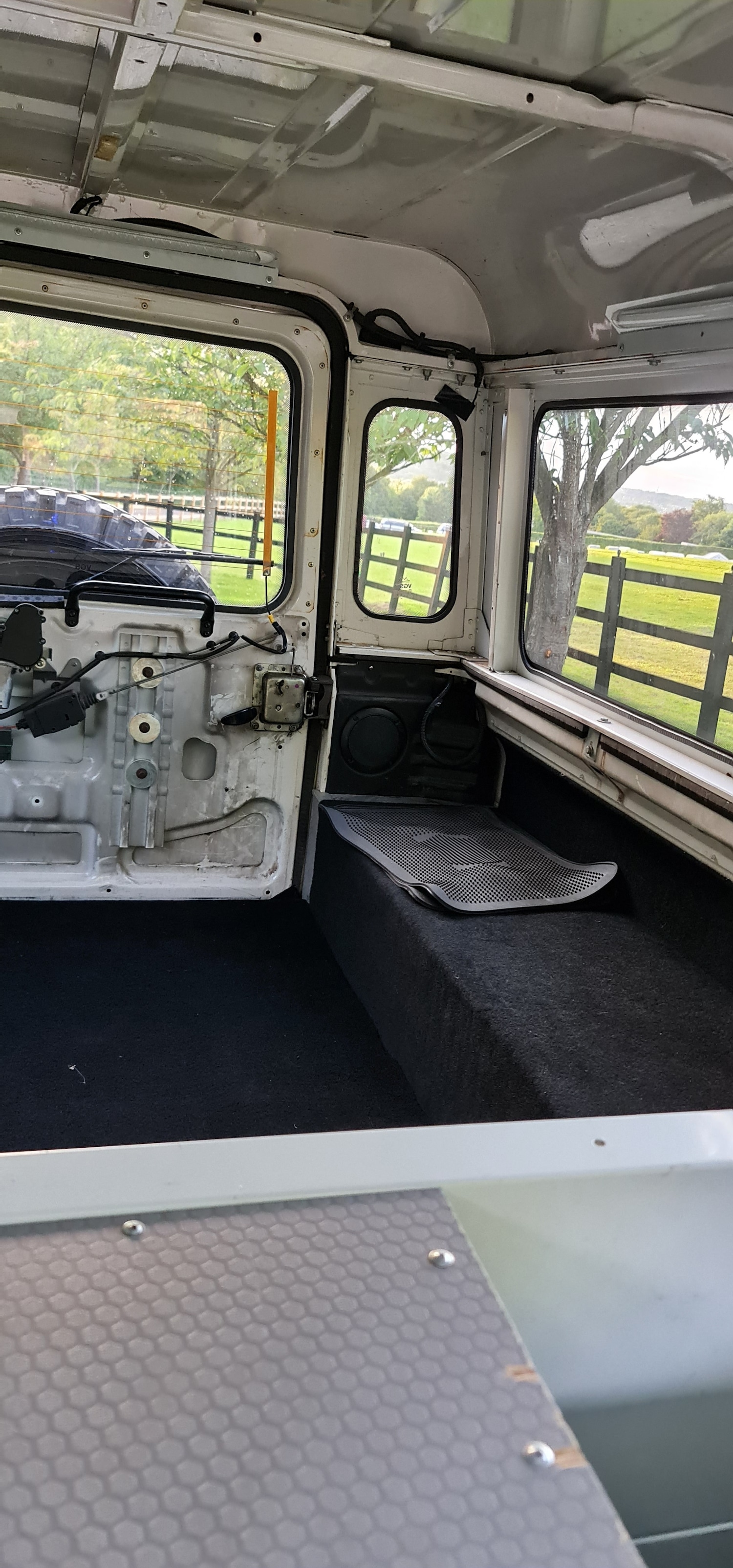 Used Land Rover Defender 2010 for sale - 76384936: Photo 17